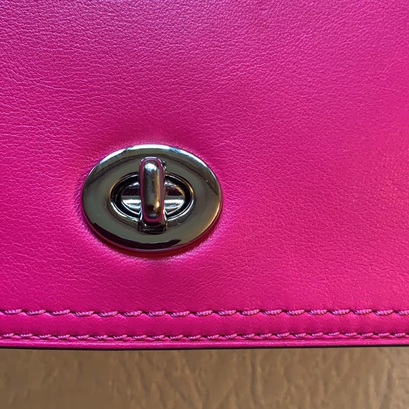 XX SOLD XX ๐COACH NEW without tags Leather Handbag in Cool Pink๐๐ป - Picture 14 of 16